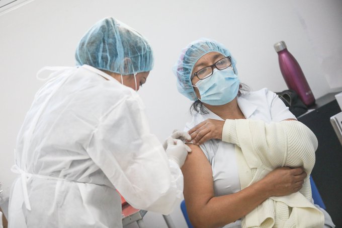 Gobierno del Presidente Bukele sigue inmunizando del coronavirus al personal de salud gobierno-del-presidente-bukele-sigue-inmunizando-del-coronavirus-al-personal-de-salud